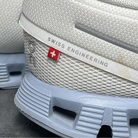 On Cloud 5 Women's White Running Shoes 59.98886 Size 8.5 - Picture 10 of 16